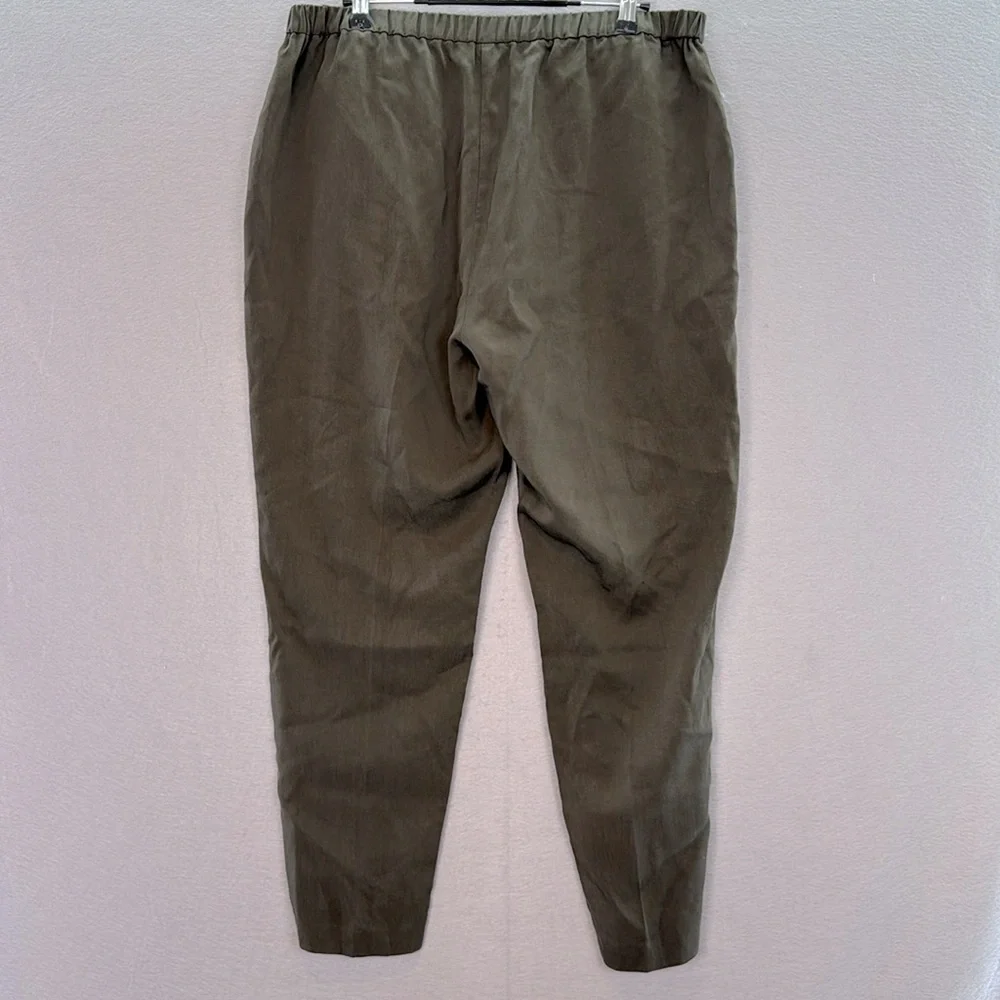 Eileen Fisher - Women's 100% Tencel twill tapered Ankle Pants olive pull on SZ M